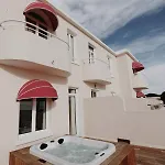 Le Rose The 3* La Ciotat